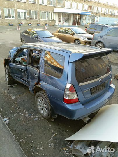 Subaru Forester 2.5 AT, 2006, битый, 300 000 км