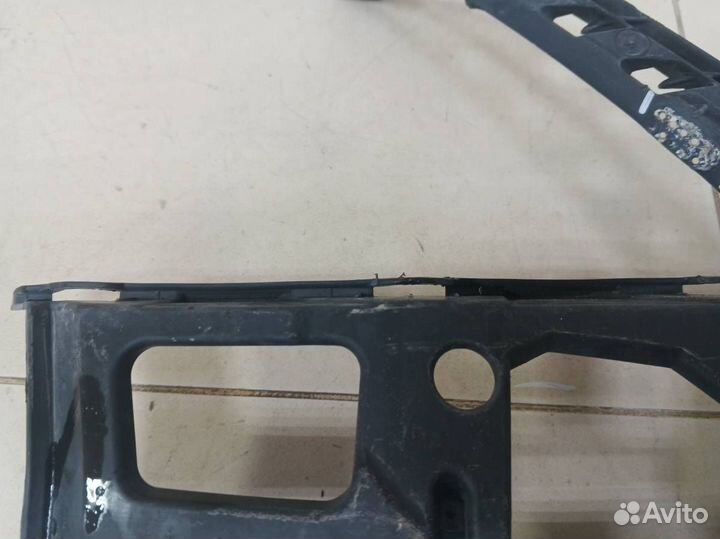 Кронштейн переднего бампера правый Skoda Octavia A7 2013