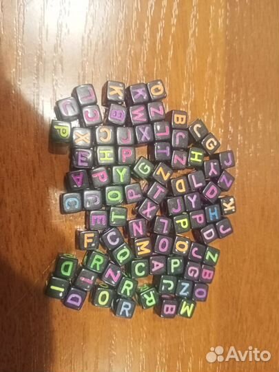 Кубик с буквами бусины