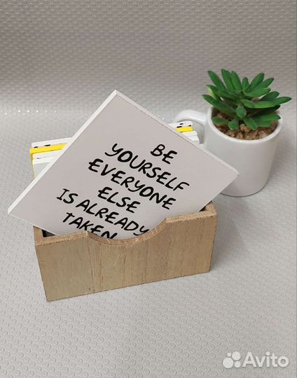 Набор подставок под чашку Красный куб