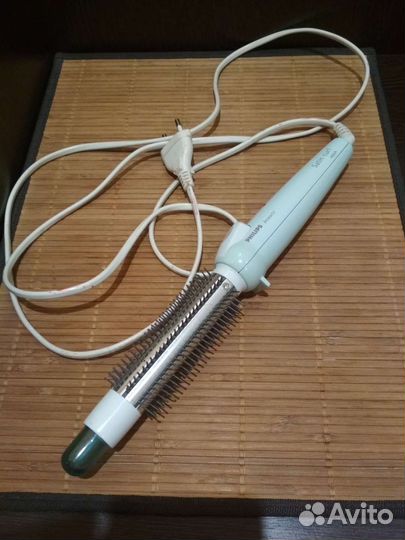 Фен-щётка для укладки волос Phillips HP 4640
