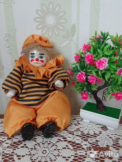 Клоуны фарфоровые