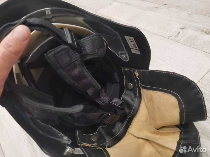 Шлем каска пожарного