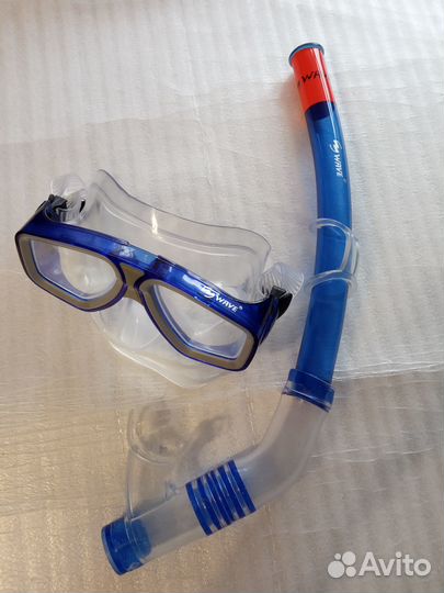 Маска с трубкой для подводного плавания