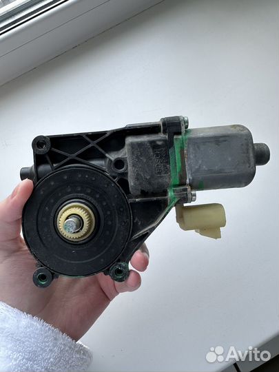 Электродвигатель стеклоподъемника Chevrolet Cruze