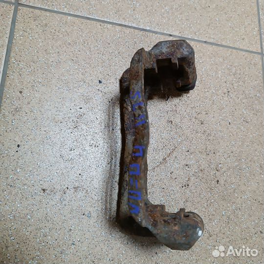 Скоба суппорта передняя левая,прав subaru legacy 2