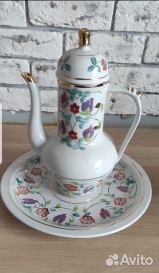 СССР. Набор чайник + поднос. Фарфор. 60-70-е гг