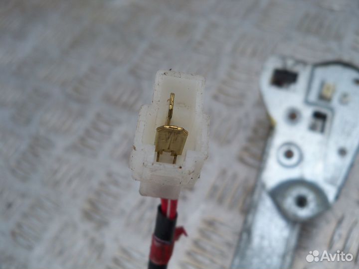 Стеклоподъёмник передний правый Mazda 626 GE 1995