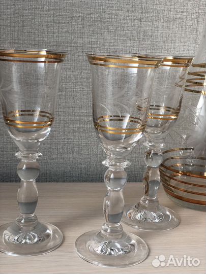 Графин и рюмки для вина