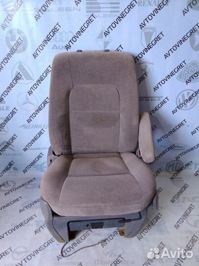 Сиденье Kia Carnival 1