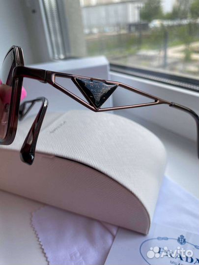 Солнцезащитные очки женские prada с коробкой