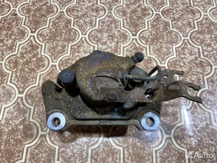 Суппорт передний левый Audi A4 B6 S04