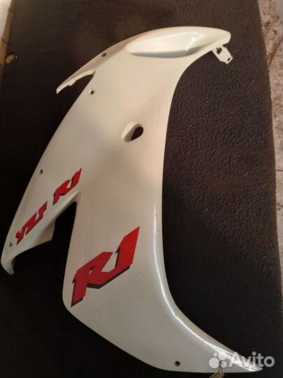 Пластик боковой правый Yamaha YZF R1 04