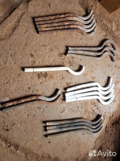 Кронштейны-крючки для радиаторов отопления