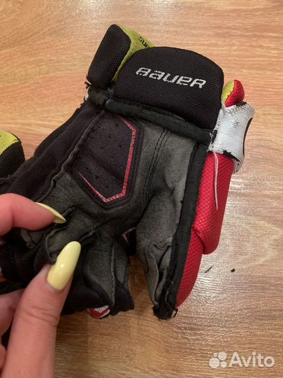 Перчатки хоккейные 8