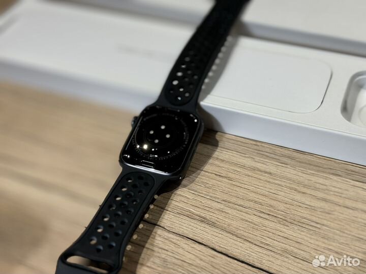 Смарт-часы Apple Watch S6 44mm Space Gray бу