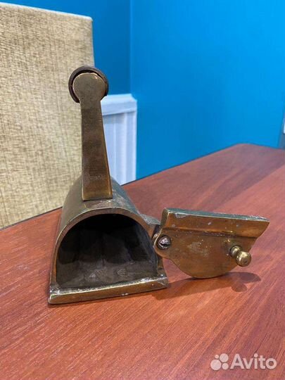 Старинные угольные утюги