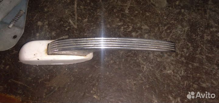 Дверная ручка с замком на холодильник Донбасс 2