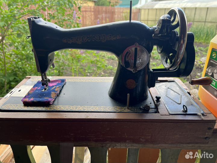 Швейная ручная машина СССР