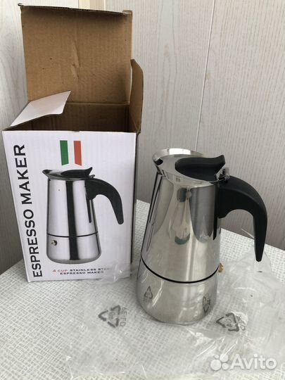 Кофеварка гейзерная, 200мл (на 4 чашки), новая