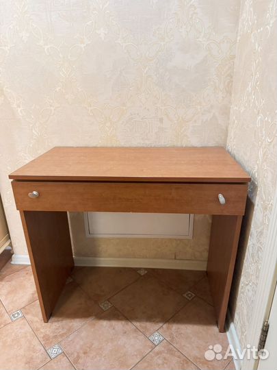 Столик, туалетный столик