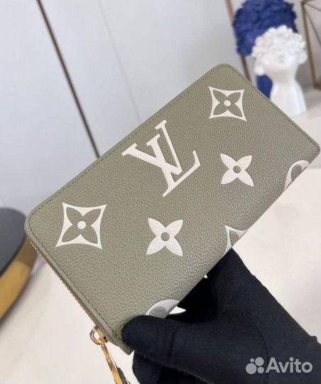 Louis Vuitton Zippy