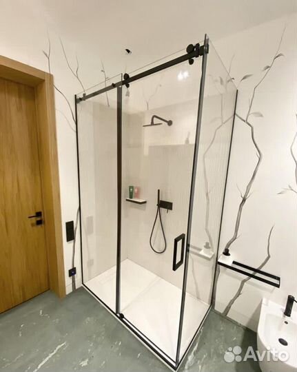 Стеклянная душевая кабина