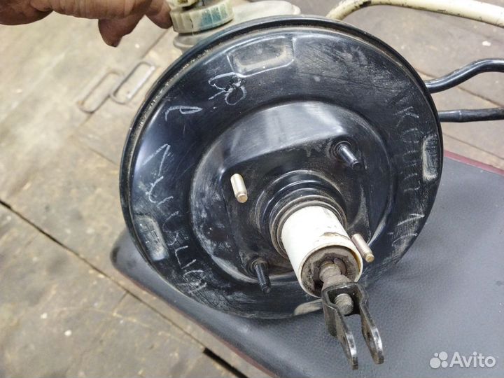 Вакуумный усилитель тормозов на Шкода Фелиция