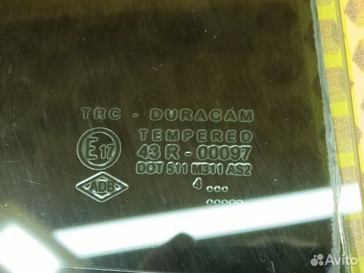 Стекло двери форточка заднее правое Renault Logan