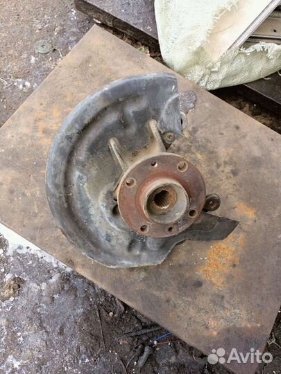 Рено Меган 2 поворотный кулак правый