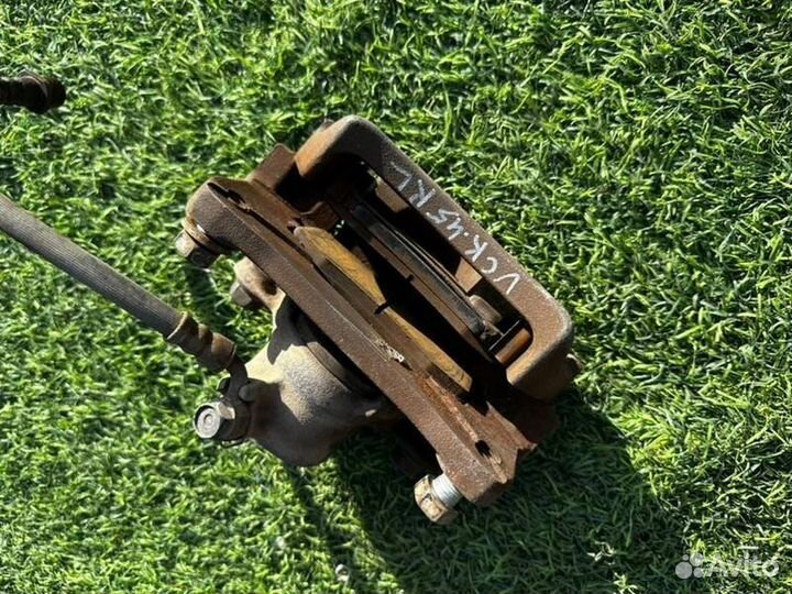 Суппорт тормозной задний левый Toyota Sequoia