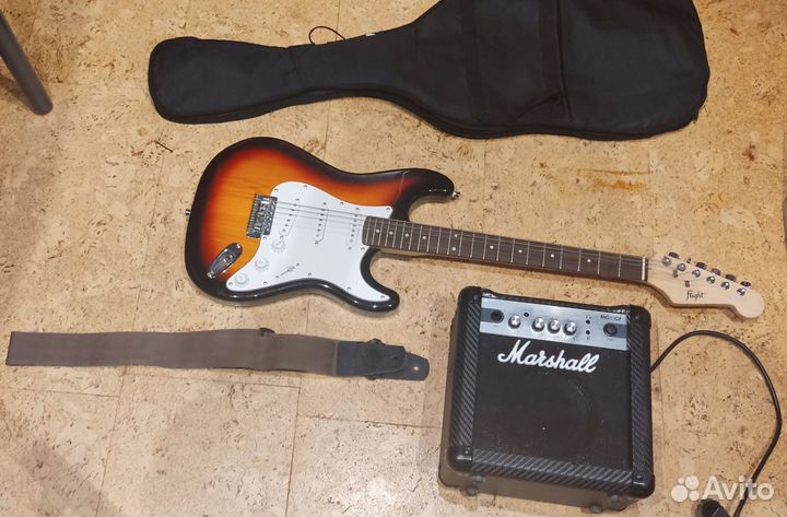 Электрогитара + комбоусилитель + чехол + ремень