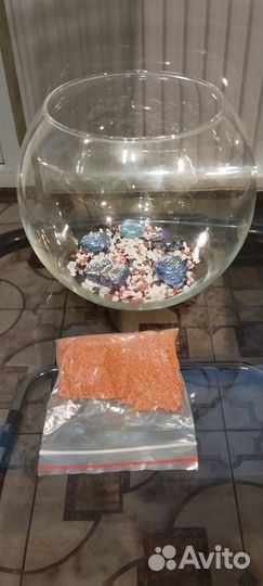 Аквариум с камушками корм креветки и садок