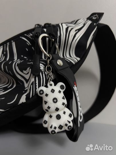 Брелок Bearbrick сидячий