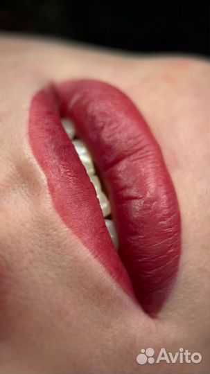 Перманентный макияж губ модель