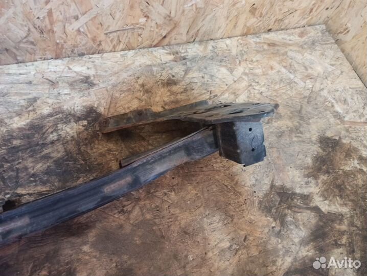 Усилитель переднего бампера Hyundai Tucson 1