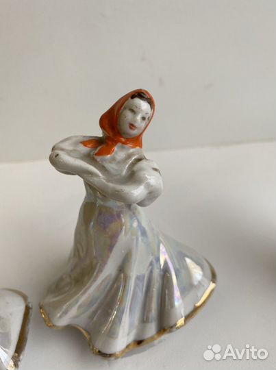 Гармонист и плясуньи фарфоровые статуэтки