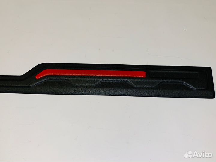 Накладка на крышку багажника Нива