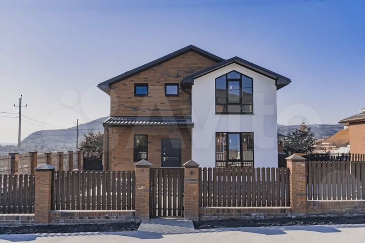 Дом 187 м² на участке 4,5 сот.