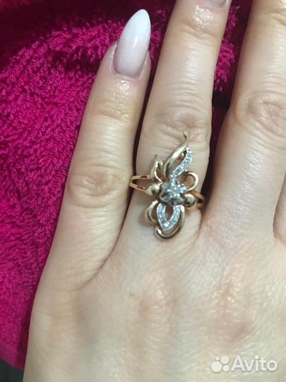 Кольцо с бриллиантом