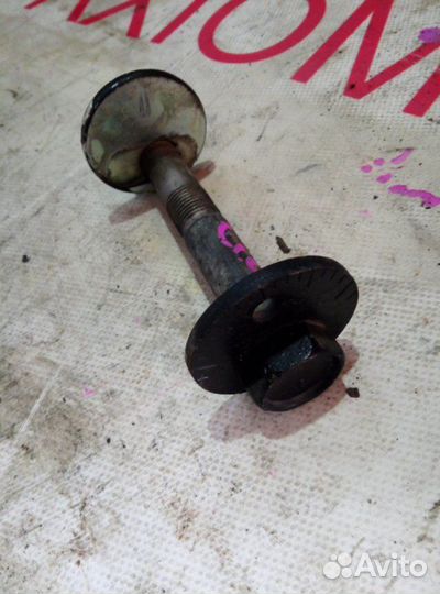 Болт-эксентрик лев. перед. nissan caravan