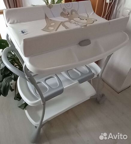 Детская ванночка для купания на подставке