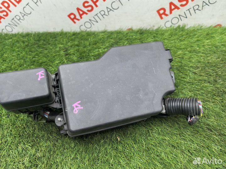 Блок предохранителей под капот Mazda Axela blefw