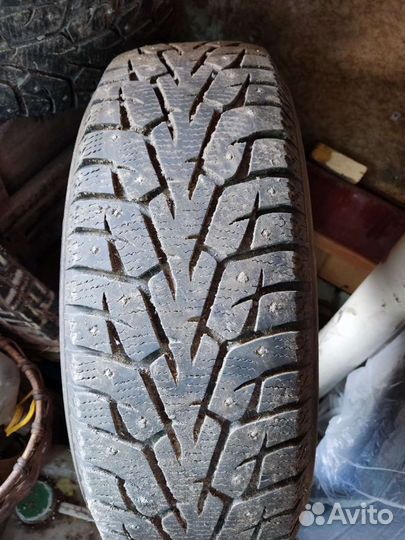 Yokohama Ice Guard IG10 215/65 R16 25K