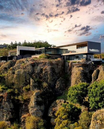 Коттедж 300 м² на участке 8 сот.