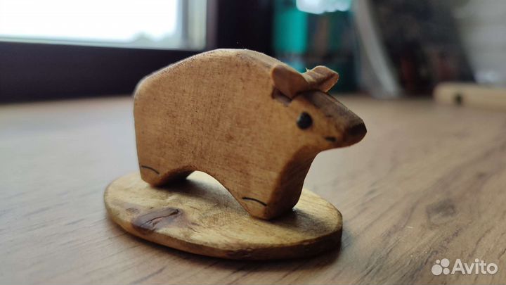 Фигурка быка из дерева