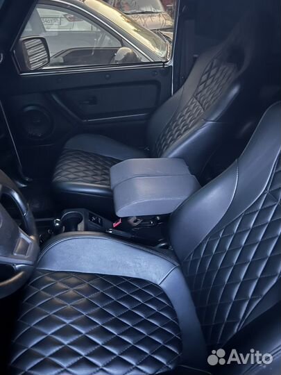 Передние сидения на Ниву