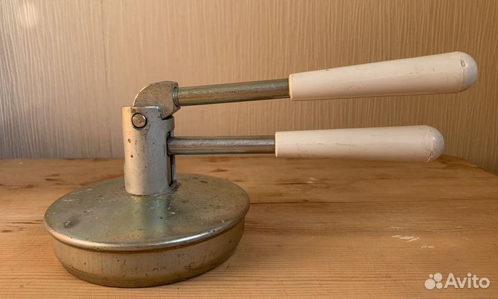 Закаточная машинка для жестяных крышек