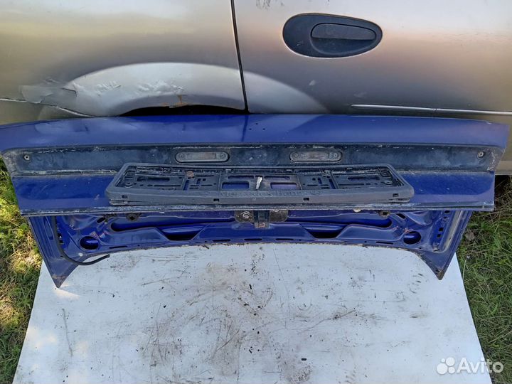 Крышка багажника на мерседес 124