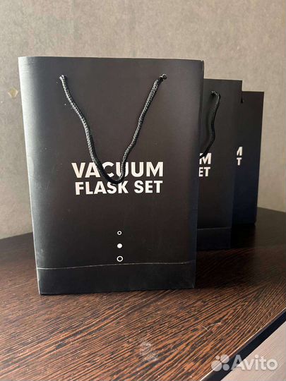 Термос с 3 кружками. Подарочный набор